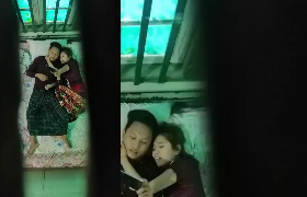 အောက်ထပ်က လင်မယား စောင်ခြုံပြီးလိုး ချောင်းရိုက်